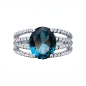 Кольцо из серебра с ювелирным кристаллом и фианитами