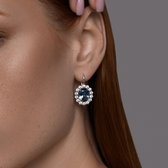 Кольцо из серебра с ювелирным кристаллом и фианитами