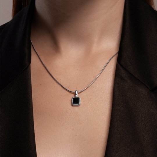 Кольцо из серебра с ониксом