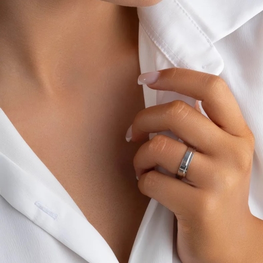 Обручальное кольцо из серебра