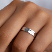 Обручальное кольцо из серебра