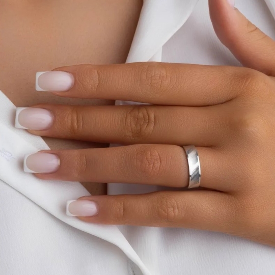 Кольцо из серебра с агатом и фианитами