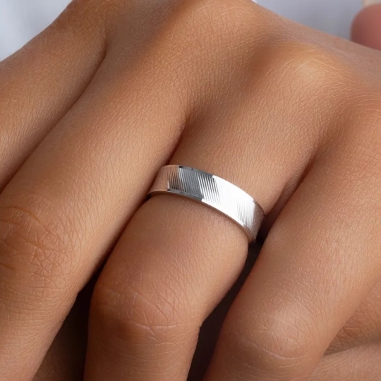 Кольцо из серебра с агатом и фианитами