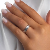 Обручальное кольцо из серебра