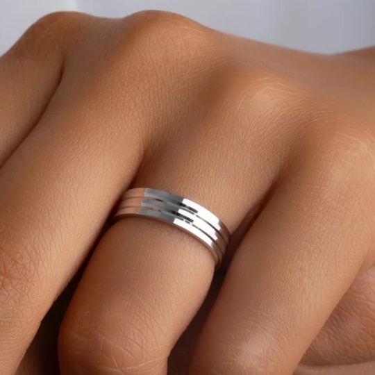 Кольцо из серебра с фианитами