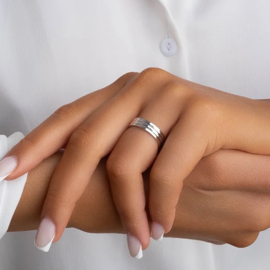 Кольцо из серебра с фианитами