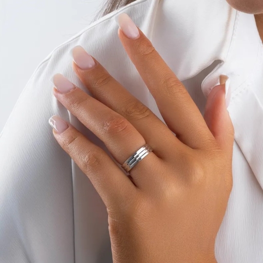 Кольцо из серебра с фианитами