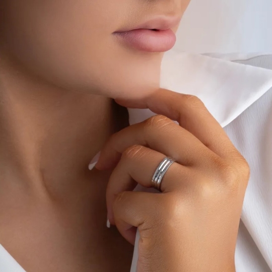 Обручальное кольцо из серебра