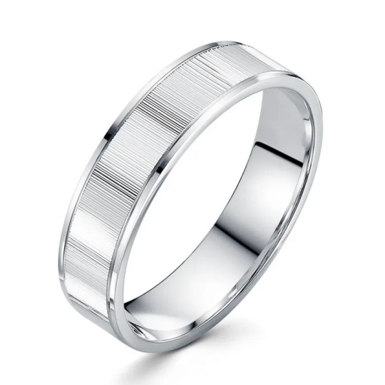 Кольцо из серебра с позолотой, хризолитом, эмалью и фианитом