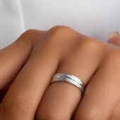 Обручальное кольцо из серебра