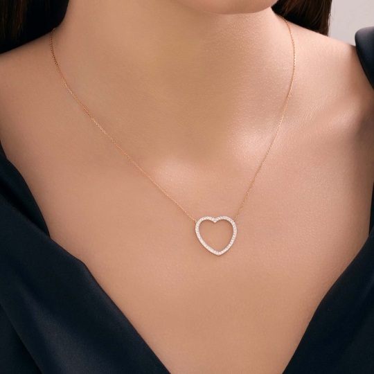 Колье из золота с бриллиантами и сапфиром