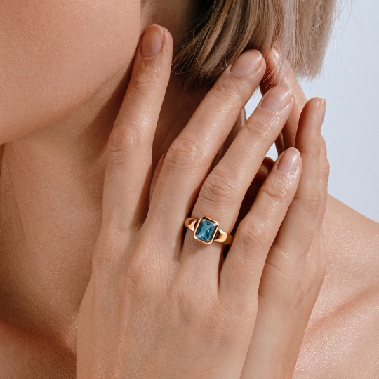 Кольцо из золота с фианитами