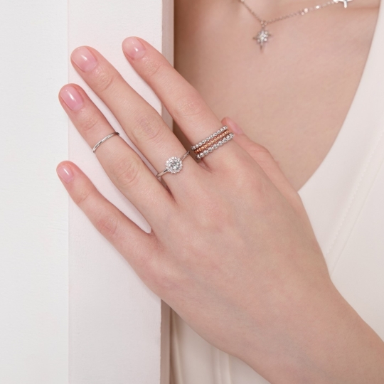 Кольцо из серебра с фианитами