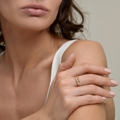 Кольцо из золота с фианитами