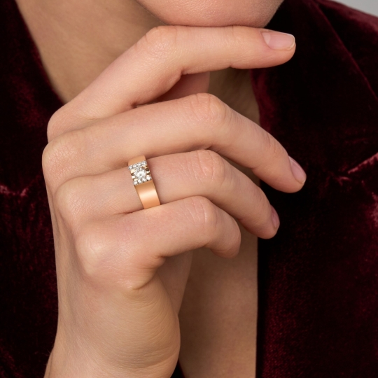 Кольцо из золота с фианитами 