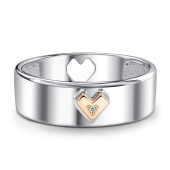 Кольцо из серебра с золотой вставкой и бриллиантом