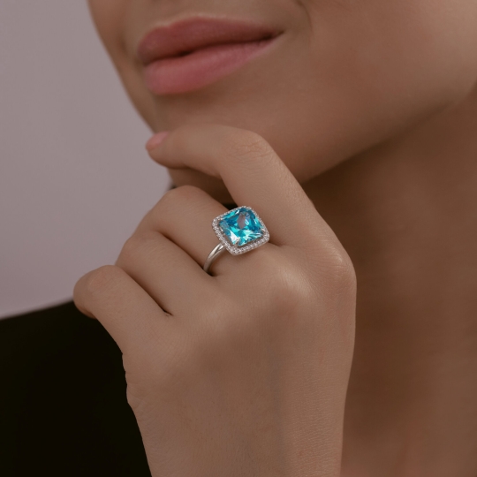 Кольцо из серебра с фианитами