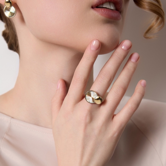 Кольцо из керамики с вставкой из белого золота и бриллиантами