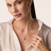 Подвеска из золота с бриллиантами, коньячными бриллиантами и изумрудом