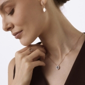 Подвеска из золота с бриллиантами и черными бриллиантами