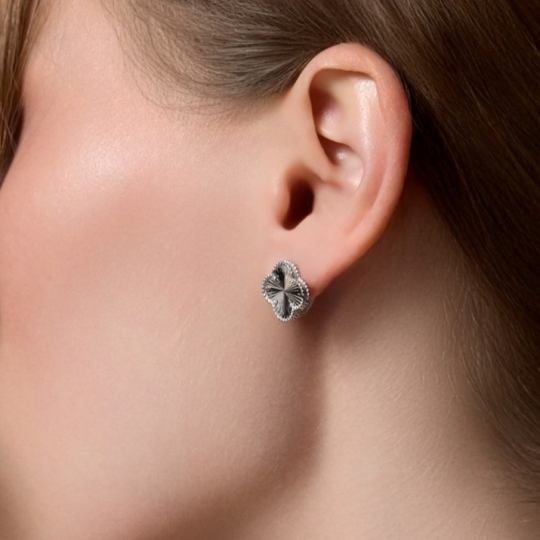 Серьга одиночная из серебра с фианитами