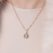 Подвеска из золота с алмазной гранью и фианитами