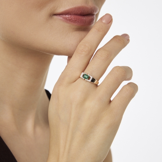 Кольцо из золота с фианитами 