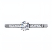 Кольцо из белого золота с фианитами