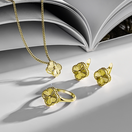 Кольцо из лимонного золота с эмалью «Пантера»