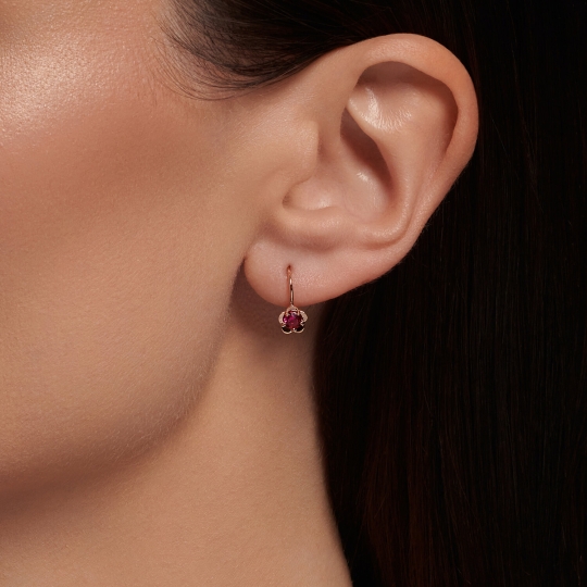 Серьги из золота с бриллиантами и рубинами