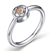 Кольцо из серебра с золотой вставкой и бриллиантом