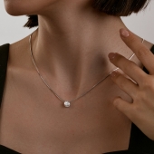 Колье на леске с серебряными вставками и фианитом