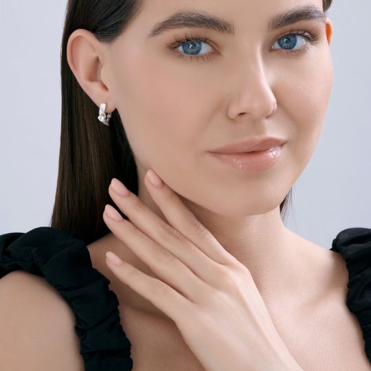 Серьги из серебра с ювелирными кристаллами