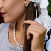 Бусы из жемчуга с золотыми вставками