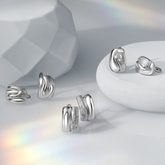 Серьги из серебра с фианитами