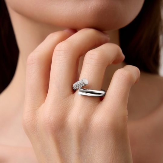 Кольцо из серебра с топазом и фианитами