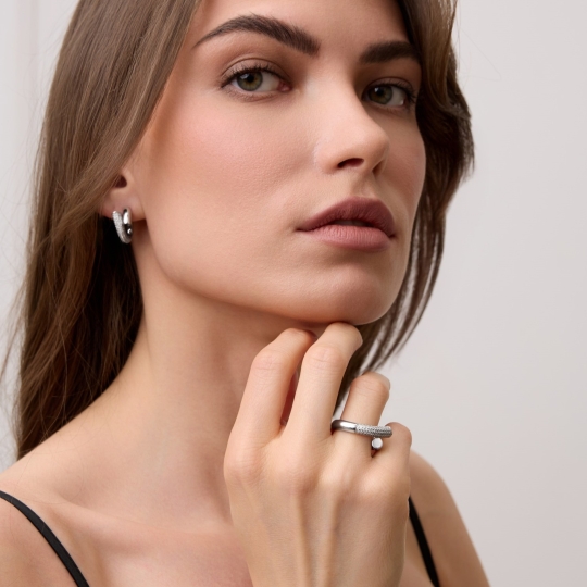 Кольцо из серебра с фианитами