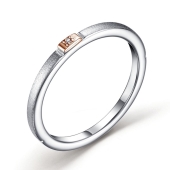 Кольцо из среебра с золотой вставкой и бриллиантом