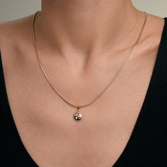 Подвеска из золота с образом "Казанская Божья Матерь"