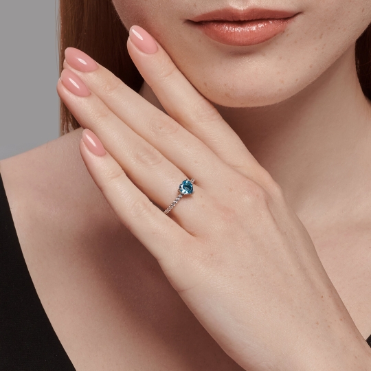 Серьги из серебра с топазами и фианитами