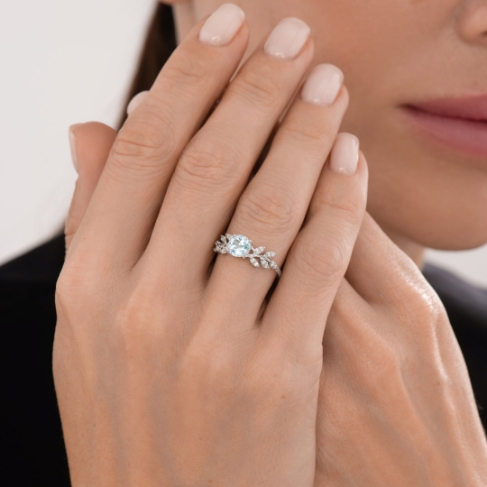 Серьги из серебра с топазами и фианитами