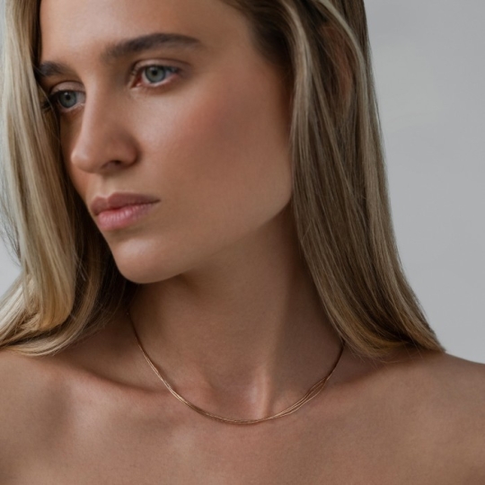 Колье на леске с золотыми вставками и фианитом