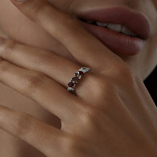 Серьги из серебра с гранатами и фианитами