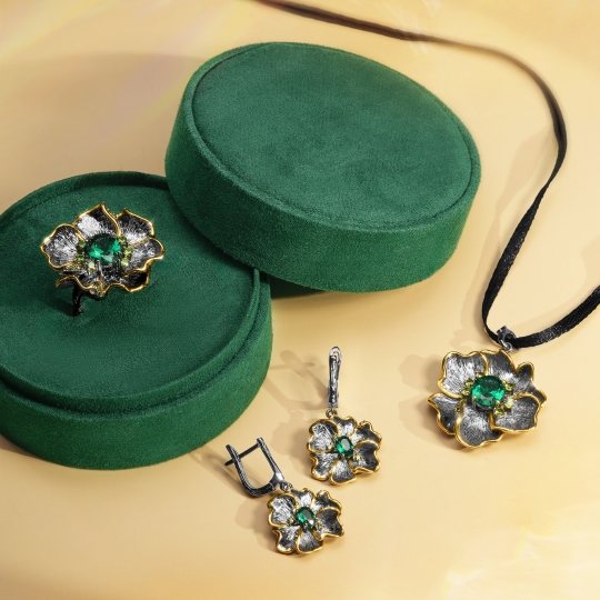 Асимметричные серьги из серебра с фианитами