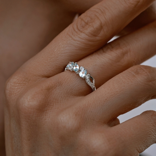 Кольцо из серебра с агатами и фианитами