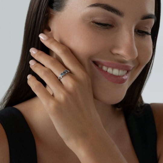 Кольцо из серебра с топазом Swiss