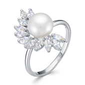 Кольцо из серебра с жемчугом и фианитами
