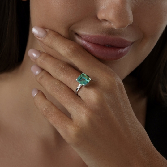 Кольцо из серебра с фианитами