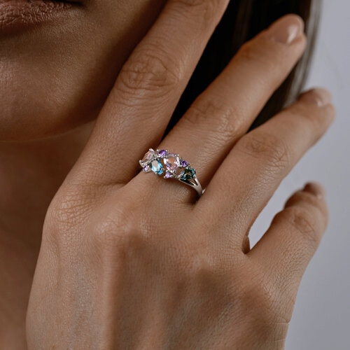 Кольцо из серебра с ювелирным кристаллом