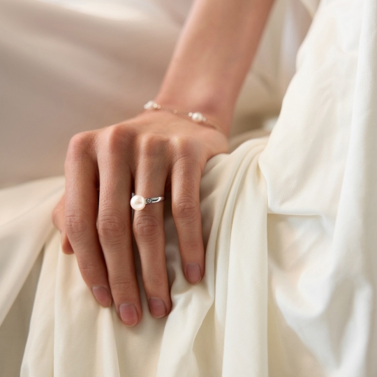 Кольцо из серебра с фианитами 